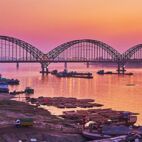 Panorama of Irrawaddy river and New Sagaing bridge, Mandalay, Myanmar Von efesenko