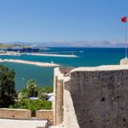 Panoramic view of Cesme from the castle, Turkey Von Lefteris Papaulakis